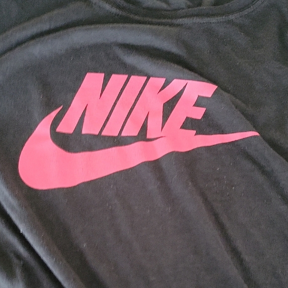 3/$15 Nike Black Long Sleeve Womens Tee with Pink Logo Size L - Picture 4 of 4